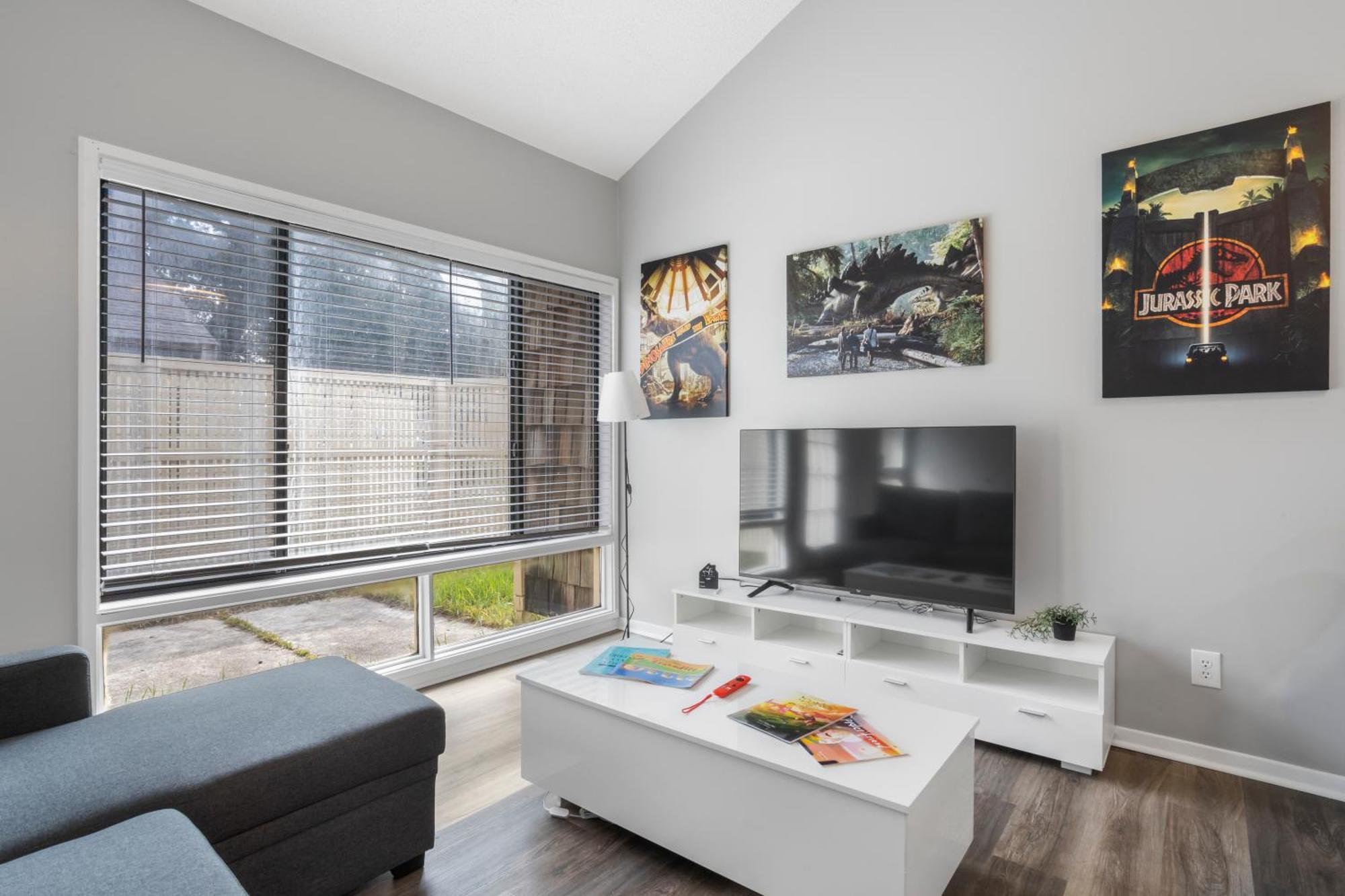King Bed Well-located Cozy Townhouse Retreat Apartment